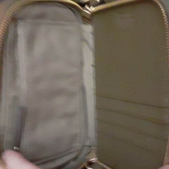 Fabulous double zip camo leather bag. Gold tone, feet adjustable strap NWOT - Picture 7 of 11